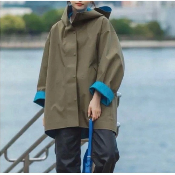 Marni for Uniqlo Olive Green Rain Coat with Bright Blue Lining - Picture 6 of 6